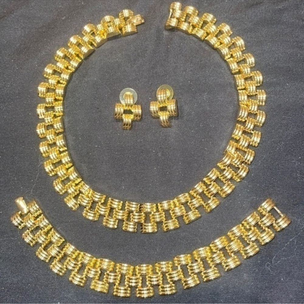 BNBE001-5 Vintage Gold Plated Necklace Bracelet & Earrings